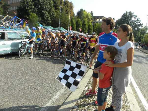 Massimo Ghelfi con i figli Chiara e Lorenzo, Mossieri della corsa (Foto Nastasi)